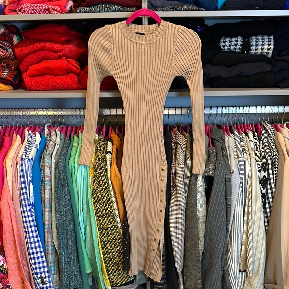 Windsor tan long sleeve crew neck bodycon front snap slit midi dress size S